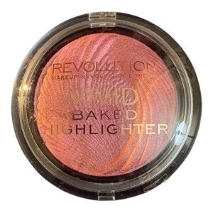 Revolution Vivid Baked Highlighter in Rosegold Highlights NEW